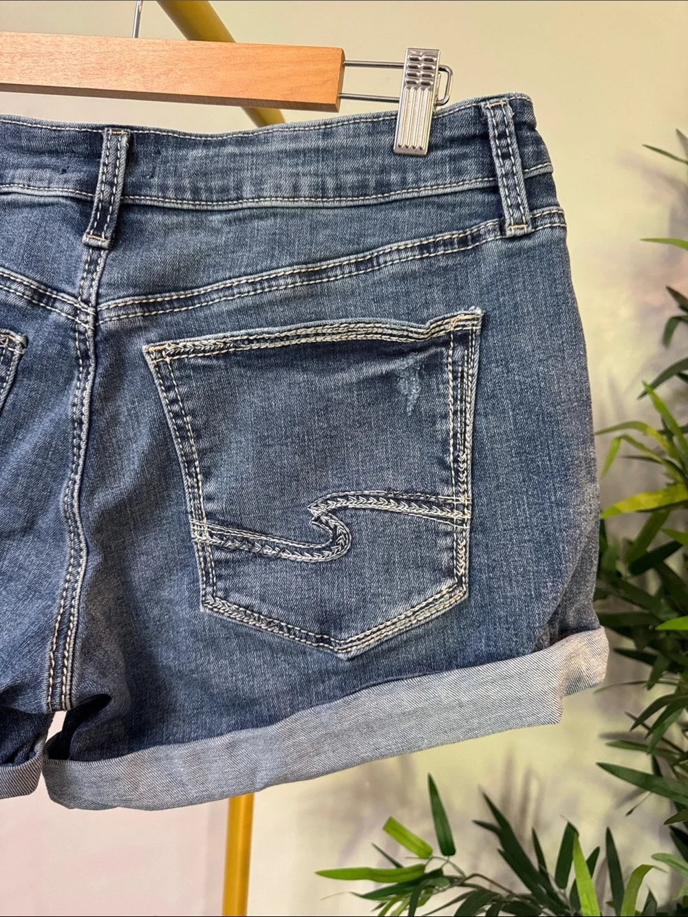Silver Jeans Blue Denim Rolled-Hem Shorts EUC 31